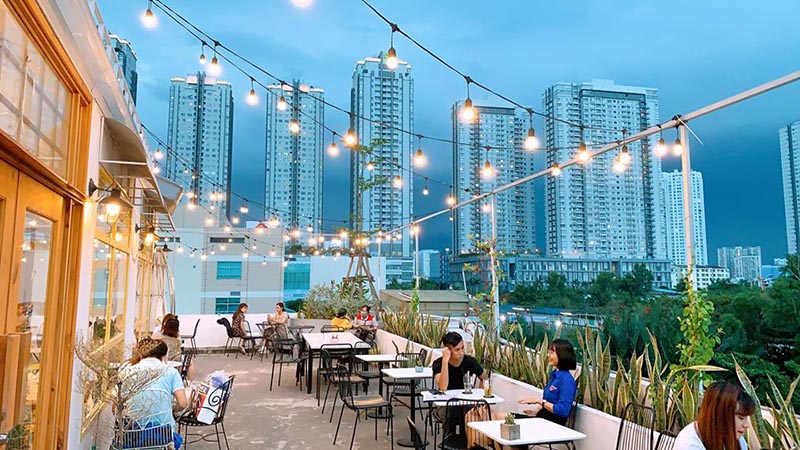 10 quán cà phê rooftop ở Sài Gòn, được giới trẻ check-in ‘sống ảo’ cực chất