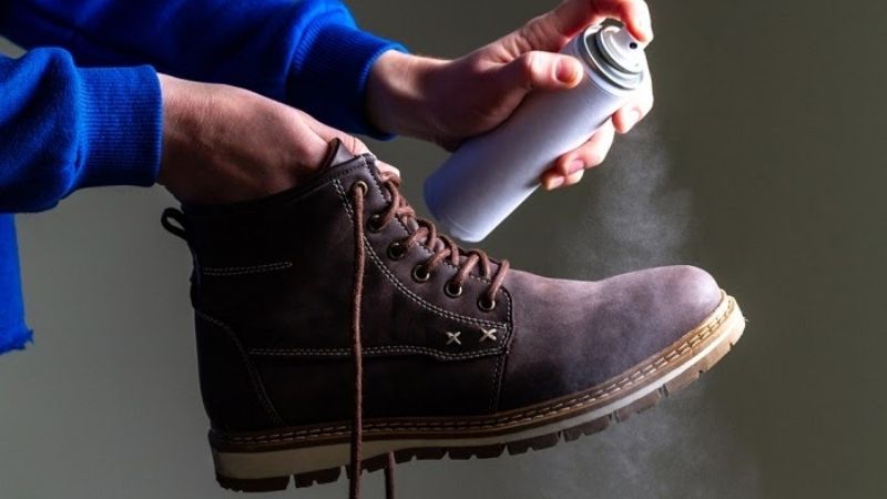 Cách sử dụng bình xịt nano chống thấm bảo vệ cho giày
