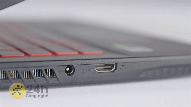 Cạnh tráii của MSI GF65 Thin.