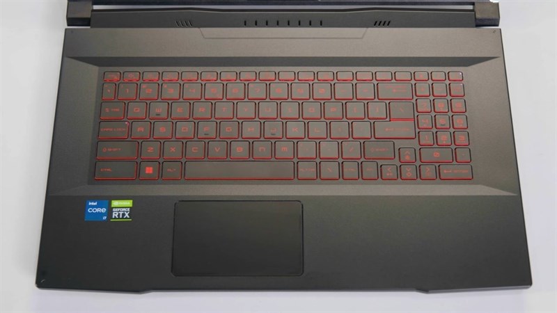 MSI GF76 Katana được trang bị bàn phím giả cơ với các phím có kích thước lớn và hành trình phím khá sâu mang lại cho bạn cảm giác đánh máy tốt.