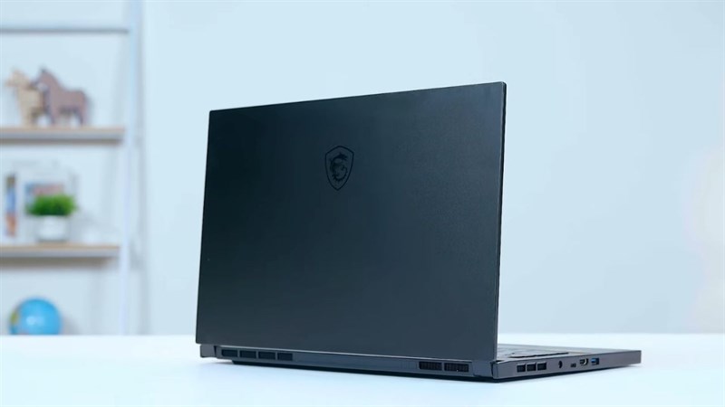 Thiết kế của MSI Gaming GS66 Stealth, không chỉ vì máy trông đẹp, sang trọng mà còn có tính ứng dụng cao.