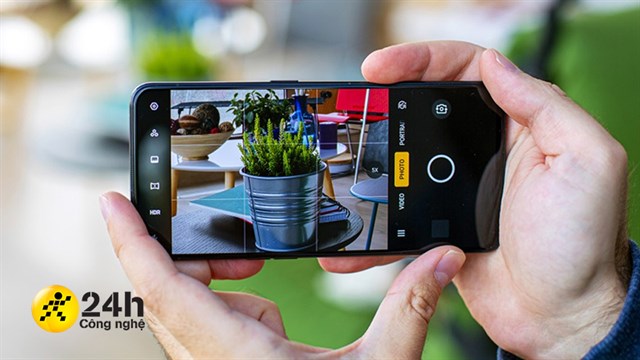 OPPO là một trong những thương hiệu điện thoại hàng đầu hiện nay, được đánh giá cao về chất lượng camera. Vì vậy, nếu bạn đam mê chụp ảnh, hãy sử dụng smartphone OPPO để chụp những bức ảnh đẹp và sống động hơn bao giờ hết.