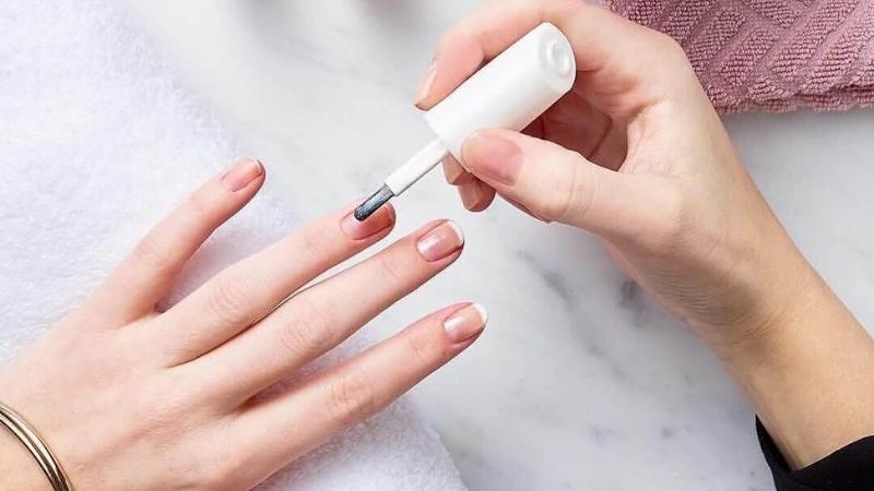Avoid painting nails in a cold windy environment
