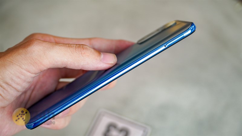 Các điểm tiếp nối giữa mặt lưng với khung viền trên Redmi Note 10S được gia cố rất liền mạch. Các điểm tiếp nối giữa mặt lưng với khung viền trên Redmi Note 10S được gia cố rất liền mạch.