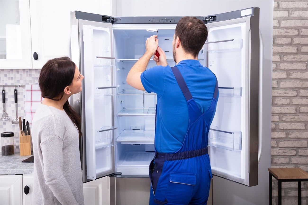 Người dùng cần kiểm tra cảm biến tủ lạnh và bo mạch điều khiển