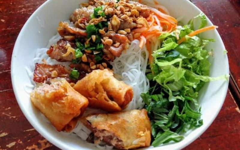 Món bún thịt nướng Vị Sài Gòn chuẩn Việt