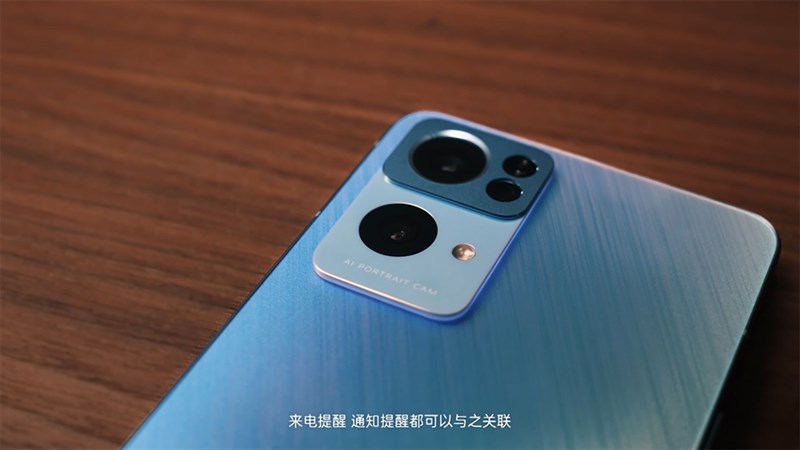 OPPO Reno7 Pro có cụm 3 camera với thiết kế mới lạ so với thế hệ trước