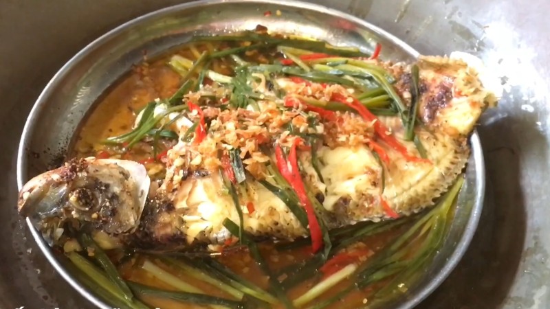 How to make steamed giant fish with onions, delicious and full of flavor