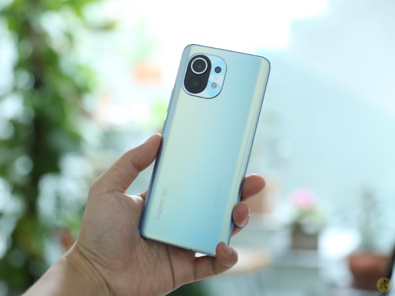 Kỳ vọng Xiaomi 12 mini sẽ có mặt lưng kính (ảnh minh họa: Xiaomi Mi 11)