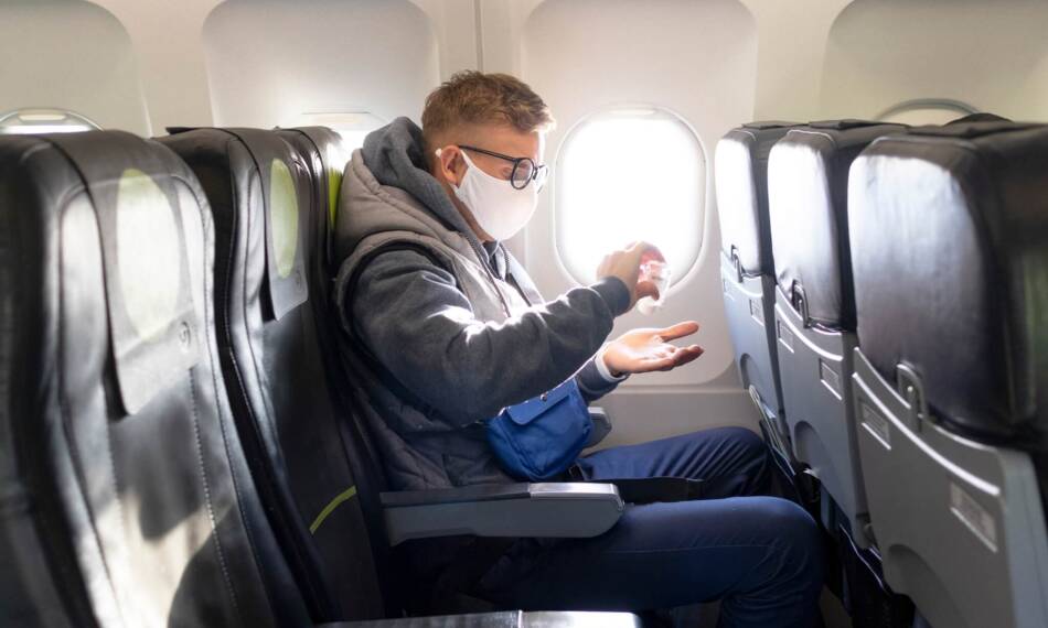 Có được mang nước rửa tay khô lên máy bay? Một số lưu ý bạn cần biết