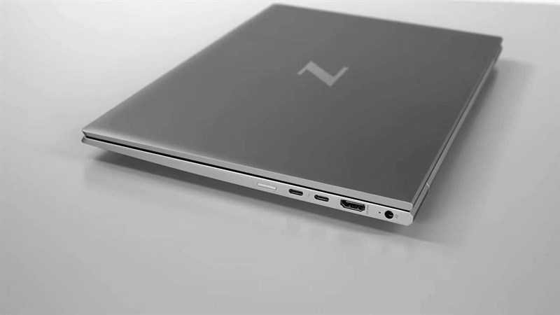 HP ZBook Firefly 14 G8 với khung máy bằng kim loại mạnh mẽ, chắc chắn cùng phong cách thiết kế tối giản.