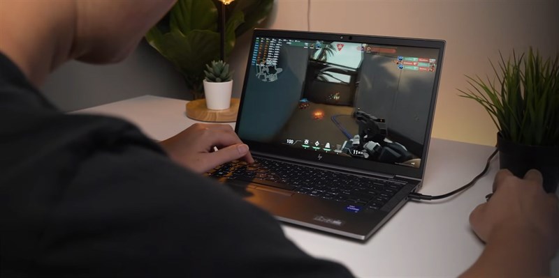 HP ZBook Firefly 14 G8 hoàn toàn có thể đáp ứng tốt nhu cầu chiến game. Nguồn: Bestindotech.