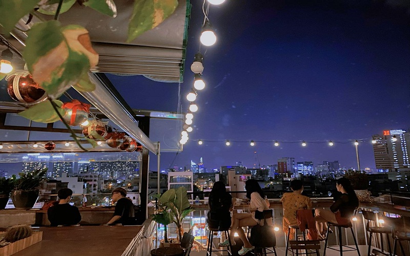 10 quán bia trên sân thượng cho bạn ngắm trọn Sài Gòn từ trên cao