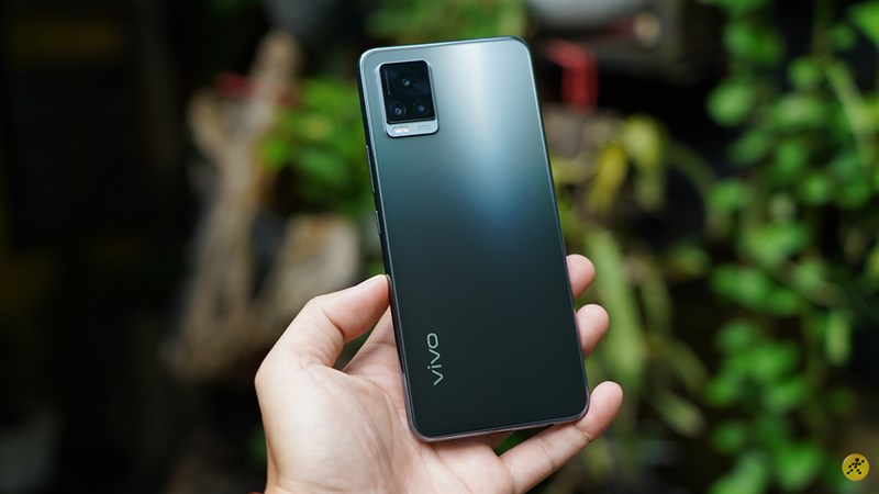 Vivo V20 (2021) sở hữu thiết kế mỏng đẹp mắt
