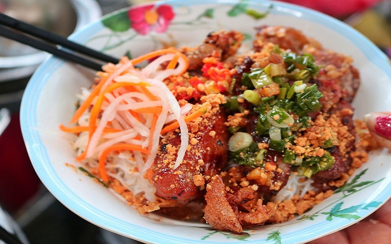 Bún thịt nướng chợ Kim Biên