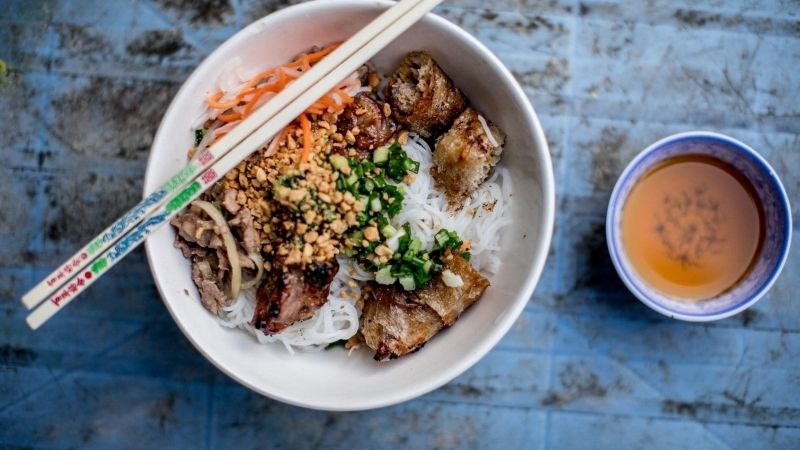 Quán bún thịt nướng & cháo huyết