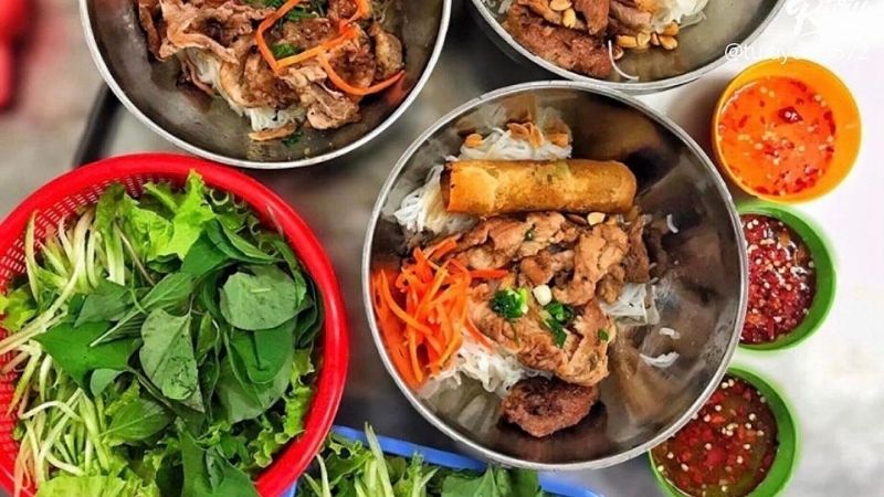 Quán bún thịt nướng Cẩm Dung