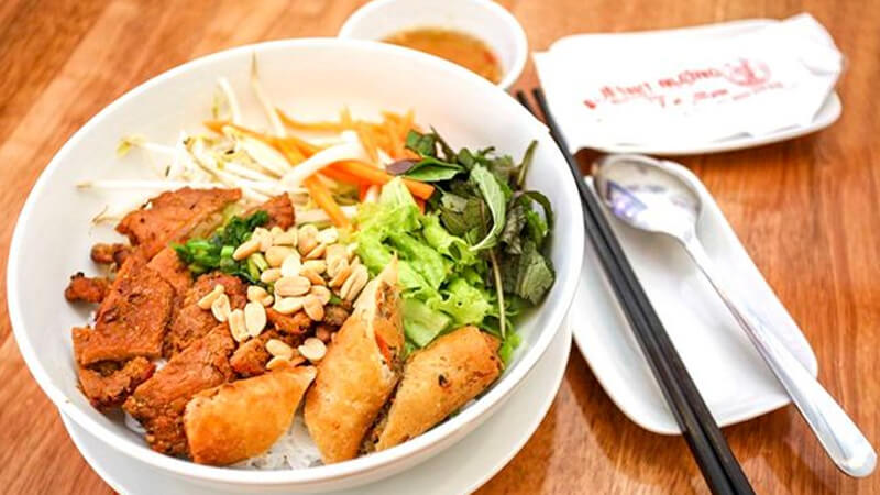 Bún thịt nướng Tứ Sơn