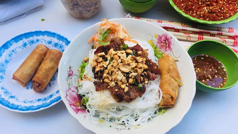 Bún thịt nướng Chị Út