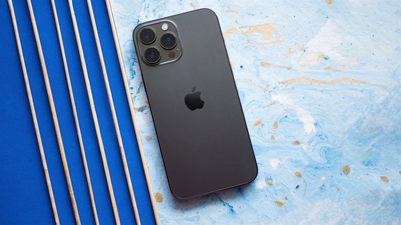 Giá iPhone 13 Pro Max hiện tại đang giảm sốc đến 3.8 triệu nên rất hời