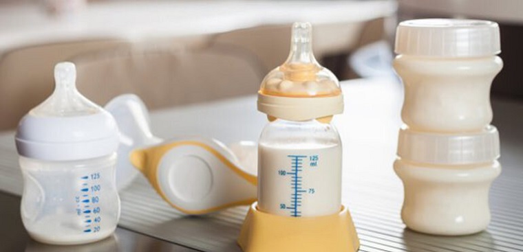 Hướng dẫn cách rã đông sữa mẹ đúng cách và an toàn cho bé yêu
