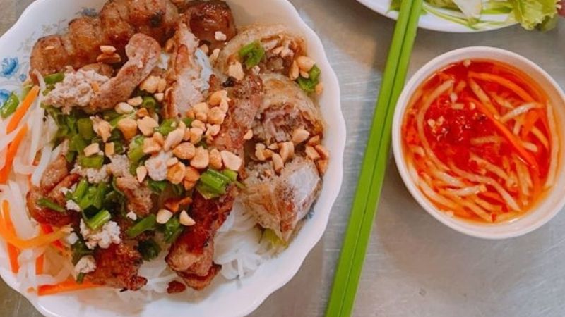 Quán bún thịt nướng A Hạt Gốc Huế