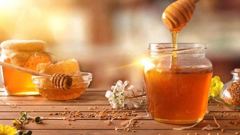 Chữa viêm lợi tại nhà bằng mật ong