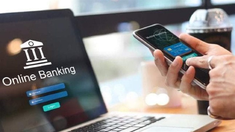 Thẻ ATM từ vẫn được lưu hành và rút tiền bình thường sau 31/12/2021