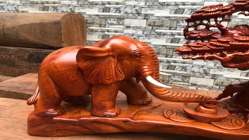 Tượng voi bằng gỗ