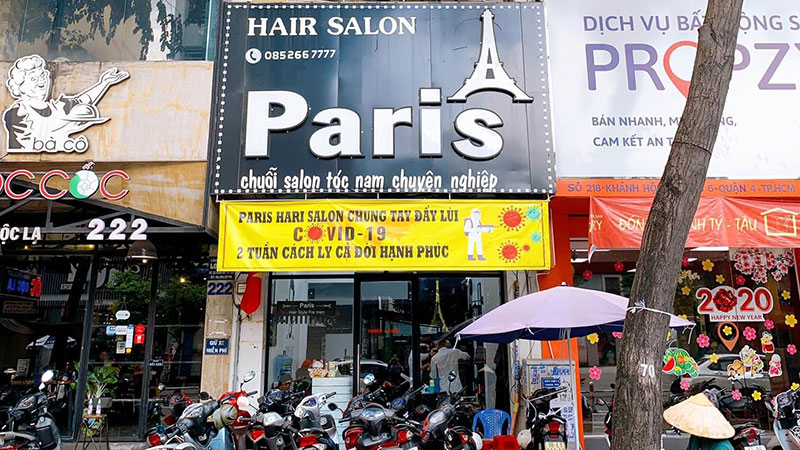  Phía trước tiệm hớt tóc Paris Hair Salon