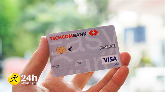 Trên tay thẻ ATM gắn chip: Bảo mật hơn thẻ từ, kích thước không đổi