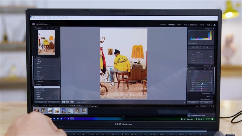 Mình có thể đa nhiệm nhiều tác vụ khác nhau cùng ASUS VivoBook Pro 15 OLED.