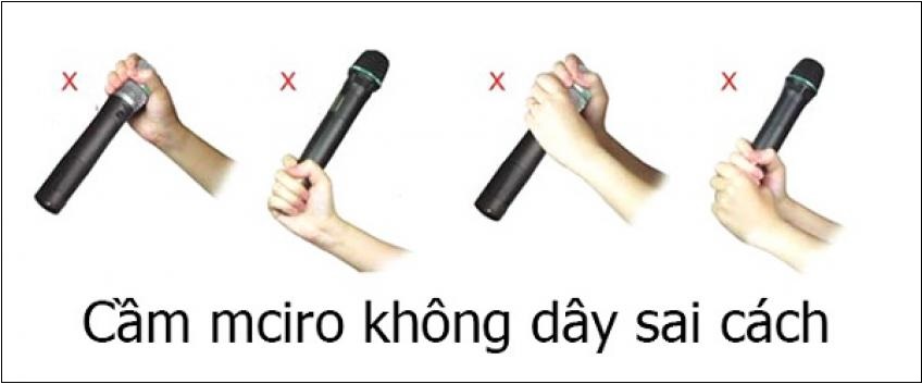 Cách cầm micro không đúng