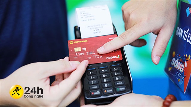 Cách rút tiền bằng thẻ ATM gắn chip khác gì so với thẻ không gắn chip?
