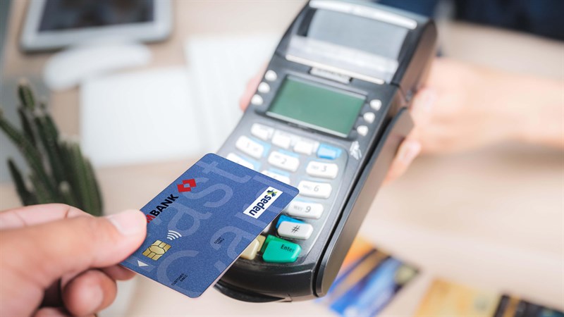 Cách rút tiền thẻ ATM gắn chip
