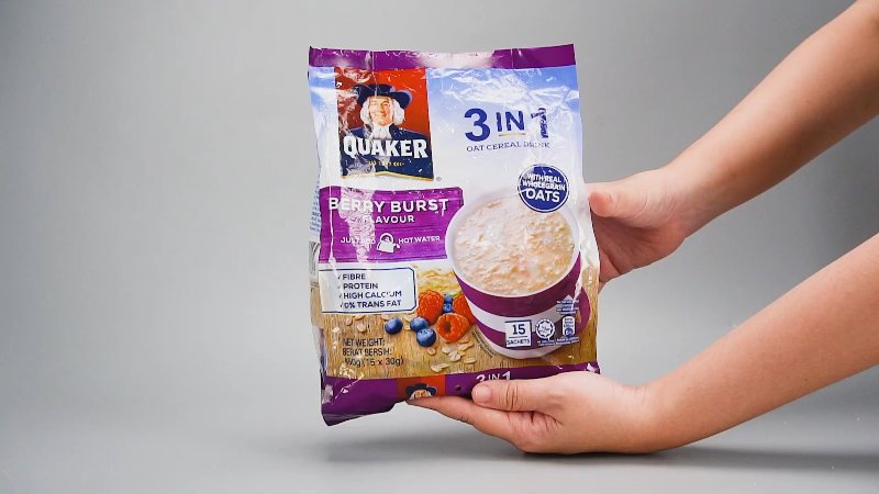 Thức uống yến mạch 3 trong 1 vị dâu berry Quaker