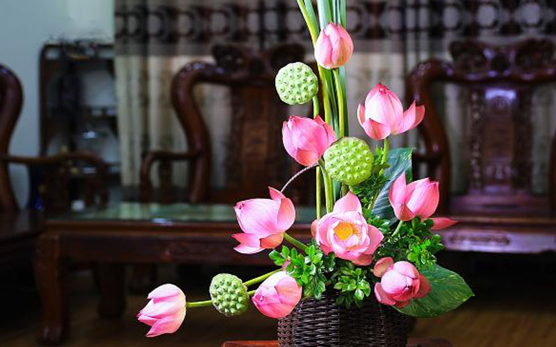 Cách cắm hoa sen trên bàn thờ đơn giản, đẹp, phong thủy