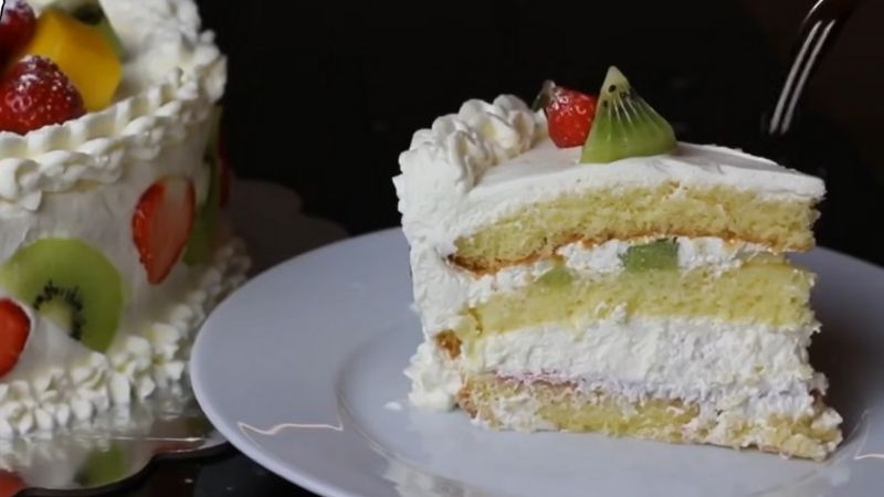 How to make a beautiful fruit birthday cake for your loved ones