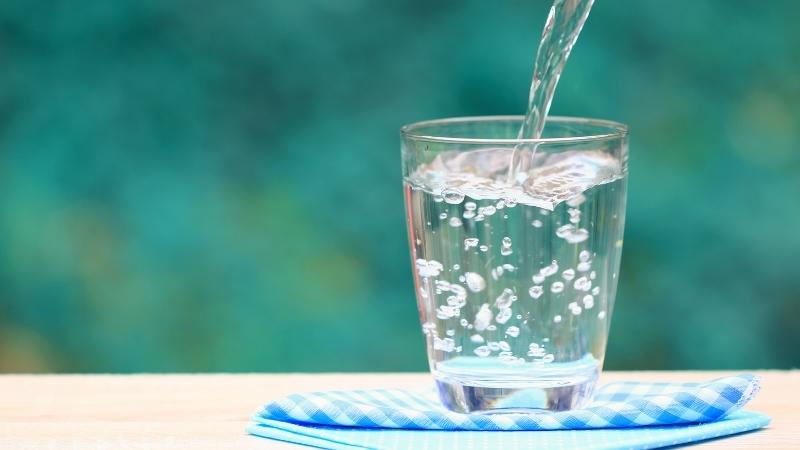 Bổ sung nước giúp chữa tiêu chảy cho trẻ