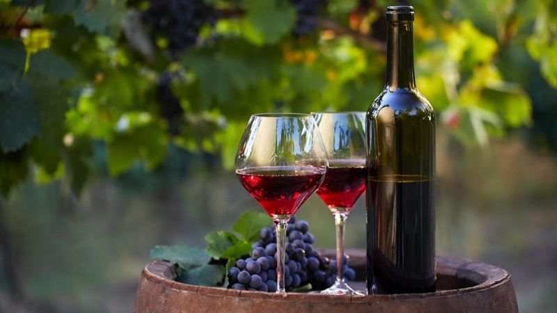 Rượu vang đỏ là một lựa chọn yêu thích của nhiều người do các chất chống oxy hóa mà nó cung cấp