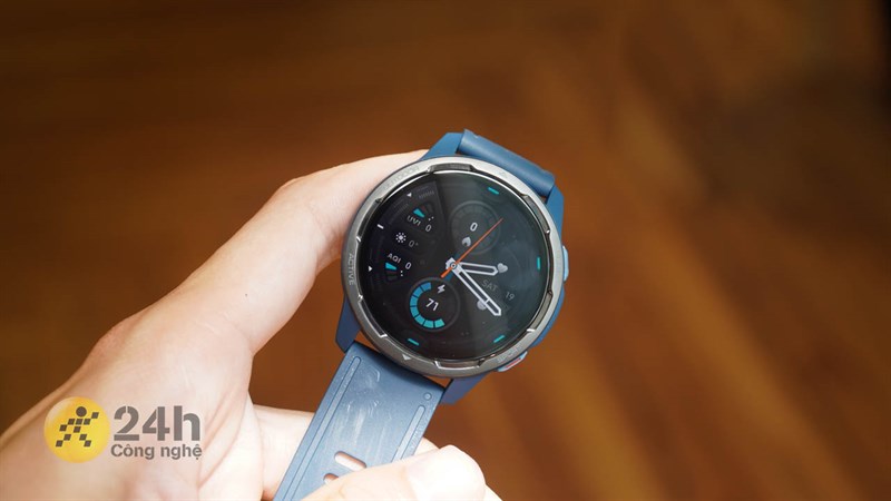 Màn hình AMOLED lớn cho không gian hiển thị rộng rãi