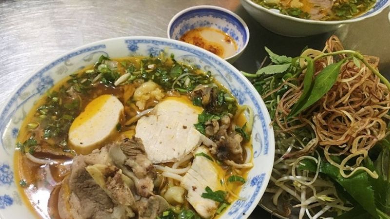 Top 5 delicious and cheap Hue beef noodle shops in District 1 you must try