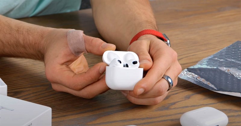 mở bán AirPods 3