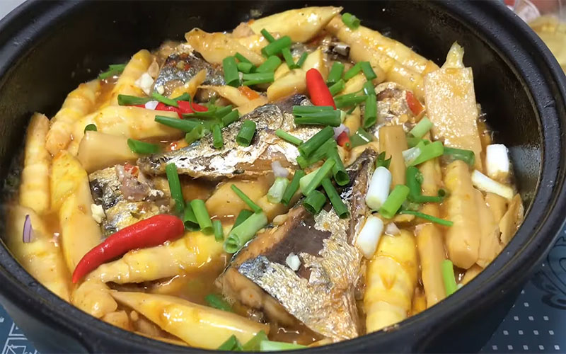 How to make spicy, non-fishy braised fish with bamboo shoots for the weekend
