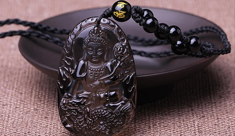 Có nên đeo tượng Phật trên người không? Những lưu ý khi đeo trang sức tượng Phật