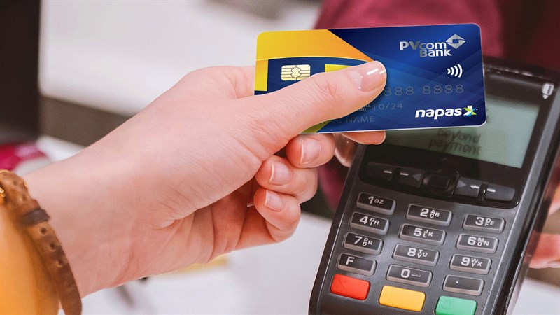 Có cần đổi thẻ ATM gắn chip không?