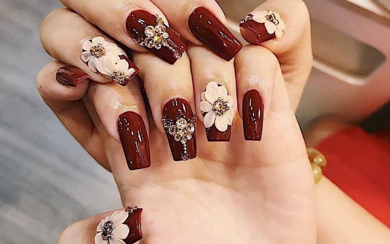 Năm mới đã sắp tới rồi, hãy sẵn sàng cho mùa tết với những mẫu nail đẹp lung linh tại đây. Cùng nhau chúc tết đến mọi nhà và tình thân của bạn sẽ tràn đầy hạnh phúc!