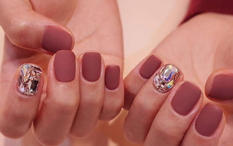 Mẫu nail đính đá Hàn Quốc