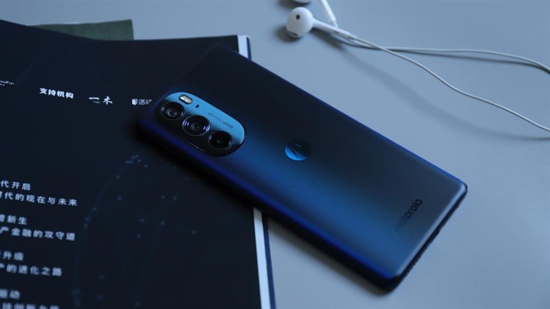 Thiết kế tổng thể của Moto Edge X30 Thiết kế tổng thể của Moto Edge X30