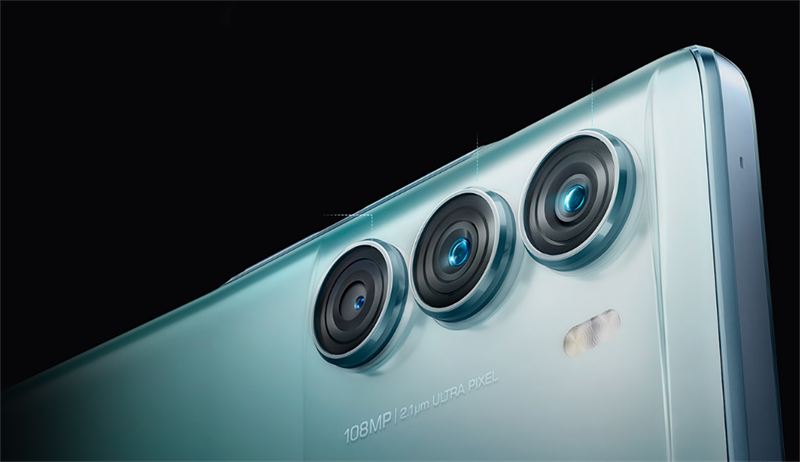 Cận cảnh cụm 3 camera của Moto Edge S30 5G. Nguồn: Motorola.